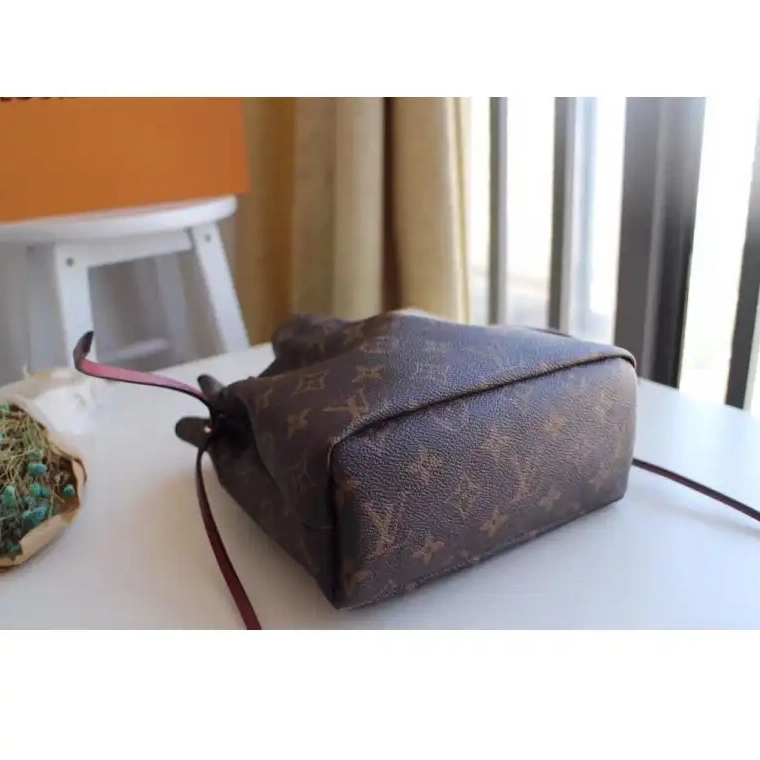 Fashionrepsfam ru 19B570240 LV Bags 0713